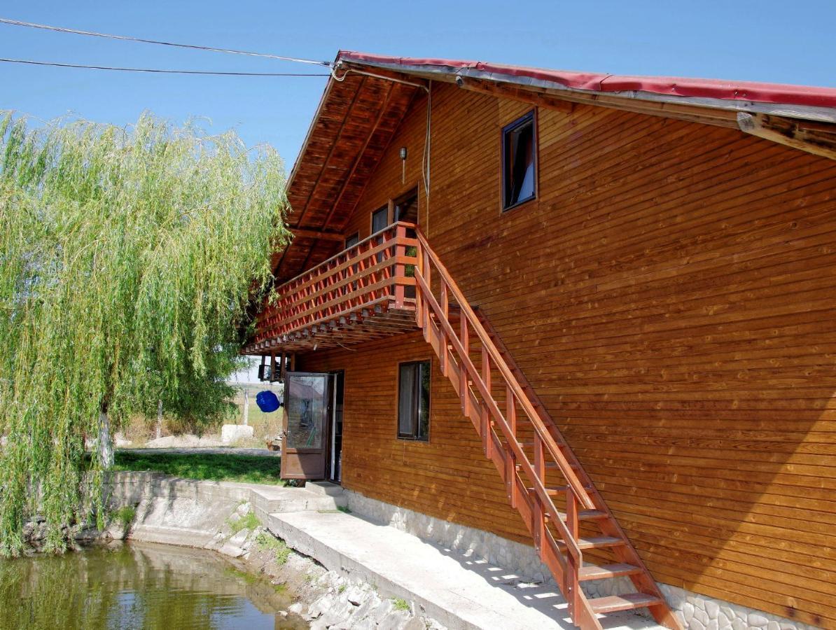 Pensiunea ,,La Struti" Târgu Neamț Esterno foto