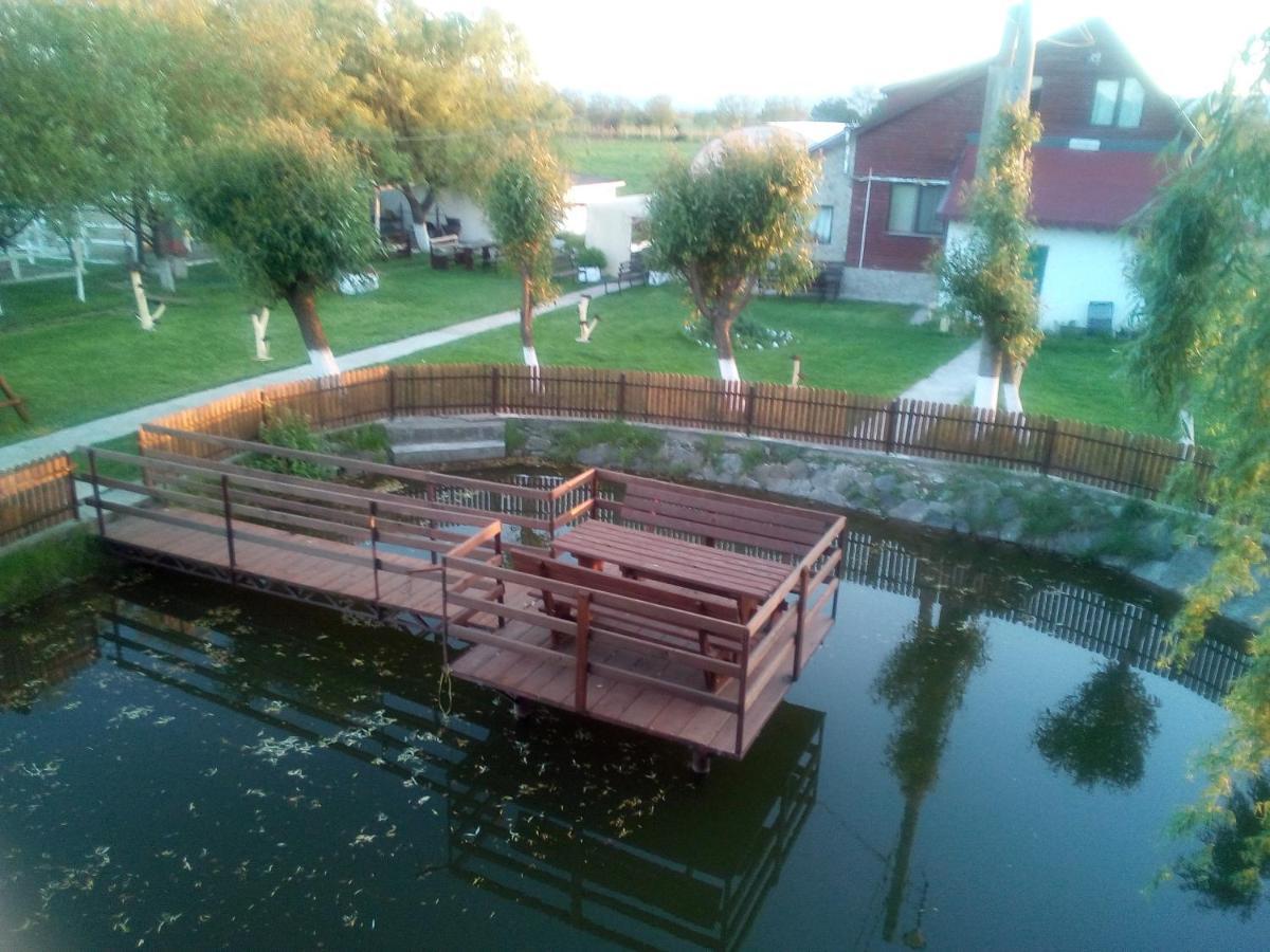 Pensiunea ,,La Struti" Târgu Neamț Esterno foto